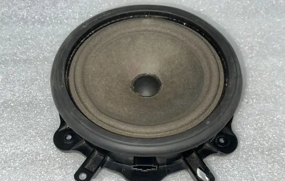 Audi A3 S3 8P Front door speaker 8P0035411