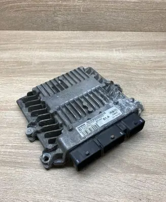 Volvo V50 Engine control unit/module ECU 30729065A