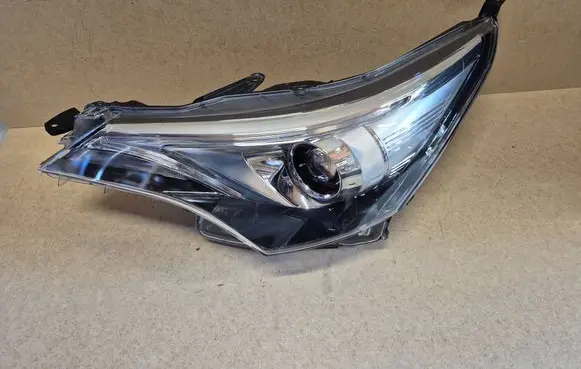 Toyota Avensis T270 Headlight/headlamp 05347