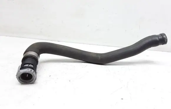 Volvo V70 Engine coolant pipe/hose