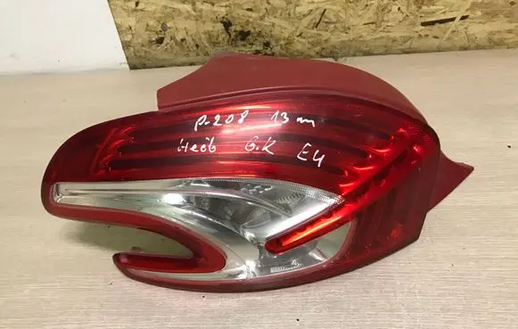Peugeot 208 Rear/tail lights 967262828002