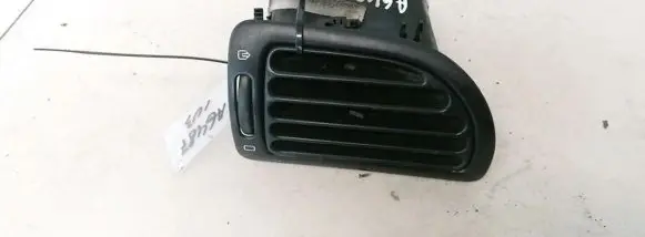 Peugeot 406 Dash center air vent grill