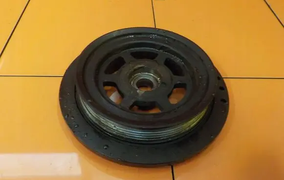 Audi A3 S3 8P Timing belt tensioner pulley 022105243
