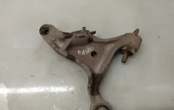 Volvo V70 Front lower control arm/wishbone 