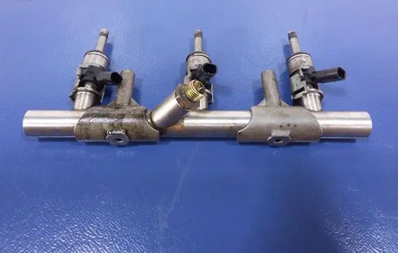 Audi A8 S8 D4 4H Fuel main line pipe 06E130090AJ