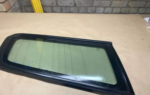 Volvo V70 Rear door window glass 43R000470 A029648