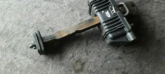 Toyota Avensis T250 Front door check strap stopper