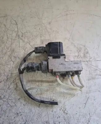 Mercedes-Benz CLS C219 Air suspension valve block A2113200158 20306