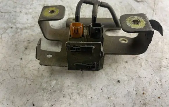 Nissan Patrol Y61 Vacuum valve Aese12324