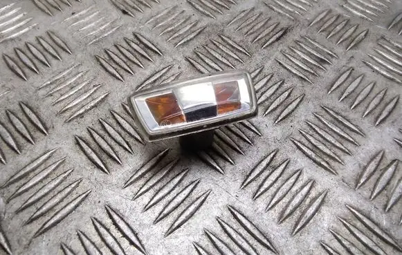 Opel Zafira B Front fender indicator light 13252456 13252455