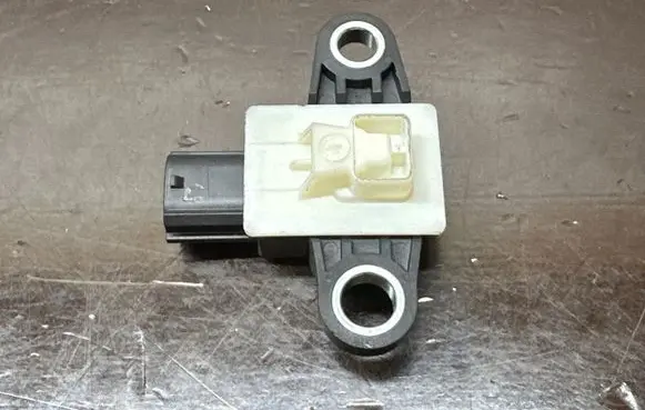 Renault Koleos II Airbag deployment crash/impact sensor 988300158R 06112018 AF6599C2