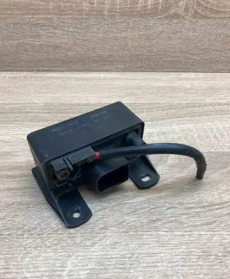 Mercedes-Benz E W211 Glow plug pre-heat relay 0285454032