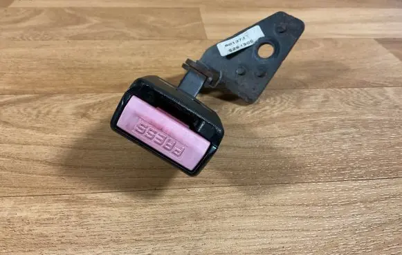 Peugeot 407 Middle seatbelt buckle (rear) 6013711
