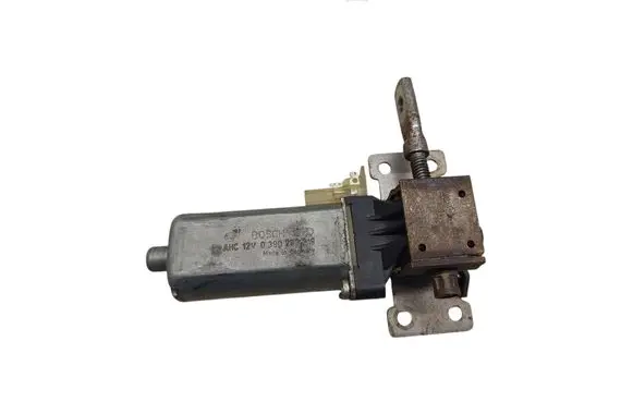 Volvo XC90 Seat adjustment motor 0390203219