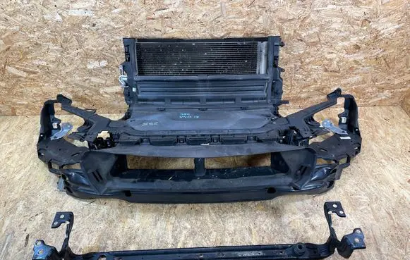 Volvo V40 Radiator support slam panel