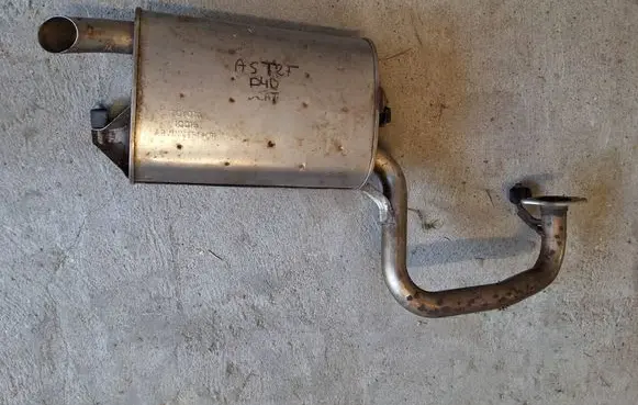 Toyota Avensis T270 Rear muffler/silencer tail pipe 10D16
