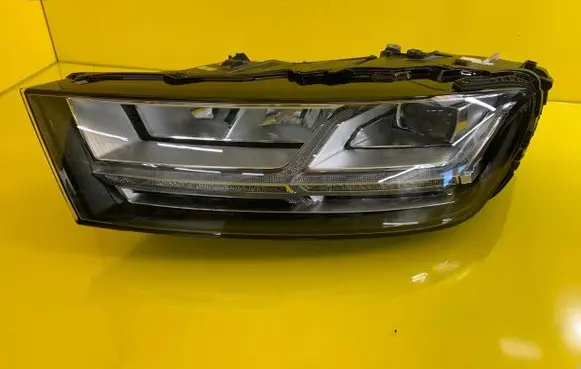 Audi Q7 4M Headlight/headlamp 4M0941033C