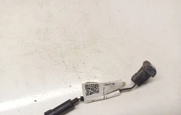 BMW 1 E81 E87 Windshield washer spray nozzle 7110851 61667110851