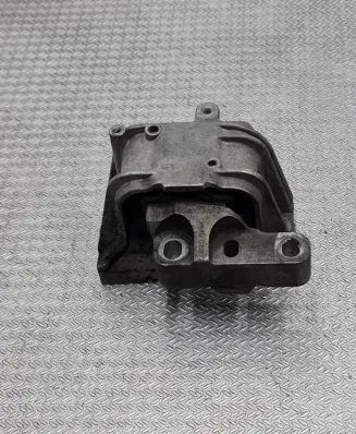 Volkswagen PASSAT B6 Engine mount bracket 1K0199262M