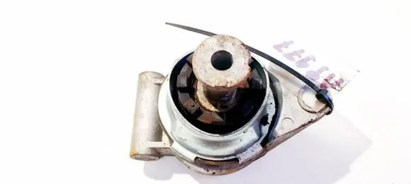 Opel Astra G Engine mount bracket 