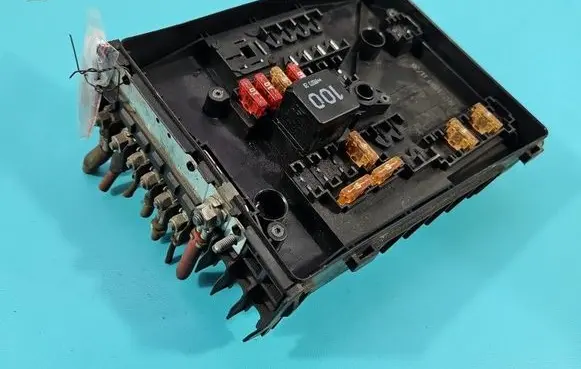 Volkswagen Tiguan Fuse box set 094512637-E IMPRK1526911