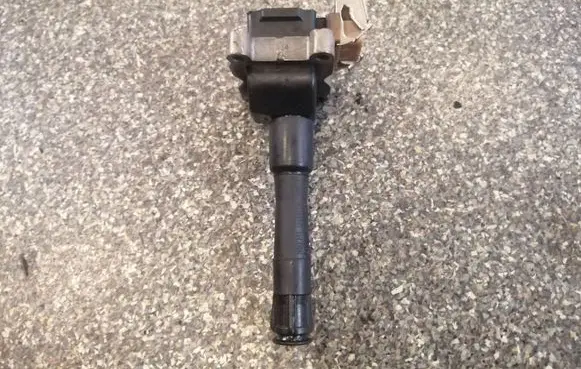 BMW 7 E38 High voltage ignition coil 1703359