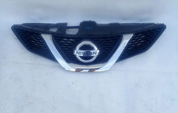 Nissan Qashqai Front bumper upper radiator grill
