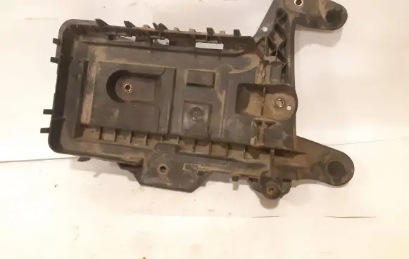 Volkswagen PASSAT B6 Battery box tray 1K0915333