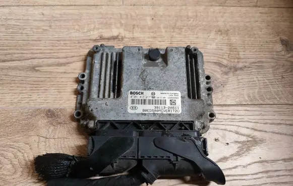 KIA Ceed Engine control unit/module 0281017217