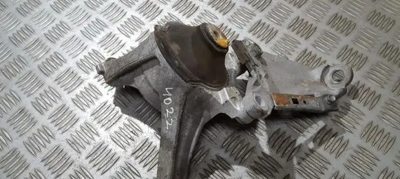 Honda Civic Engine mount bracket