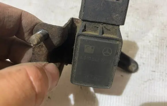 Mercedes-Benz E W211 Headlight/headlamp level sensor a0105427717 0105427717