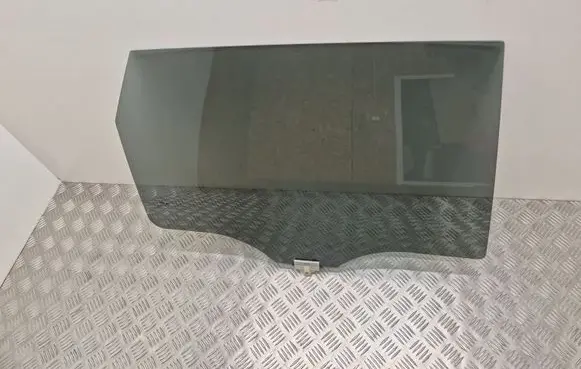 Hyundai Santa Fe Rear door window glass E000008