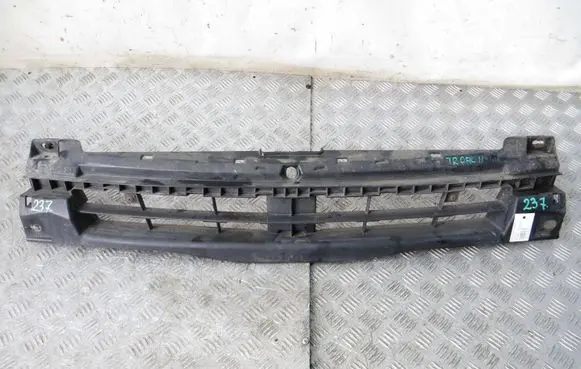 Front bumper mounting bracket
