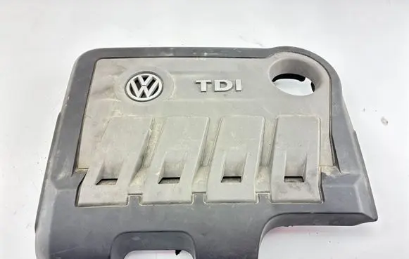 Volkswagen PASSAT B7 Engine cover (trim) 06200288