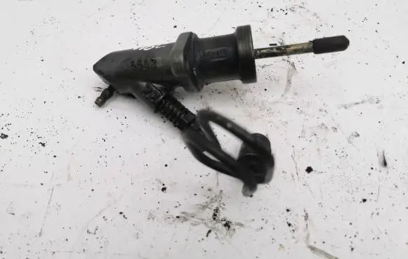 BMW 5 E39 Clutch slave cylinder 