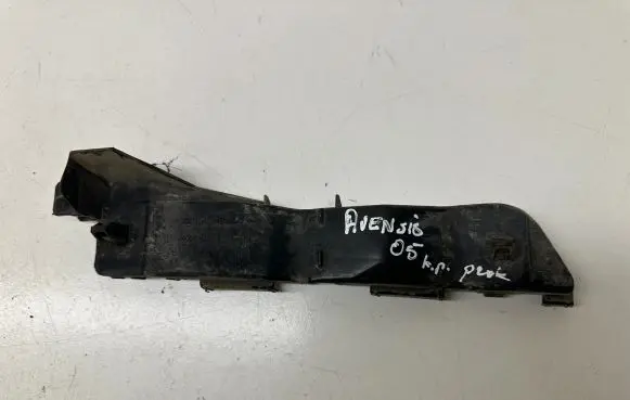 Front bumper mounting bracket