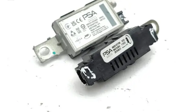 Opel Astra L Aerial antenna amplifier 9833137780 84074300 81649700