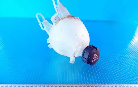 Peugeot 208 Coolant expansion tank/reservoir 9652621280