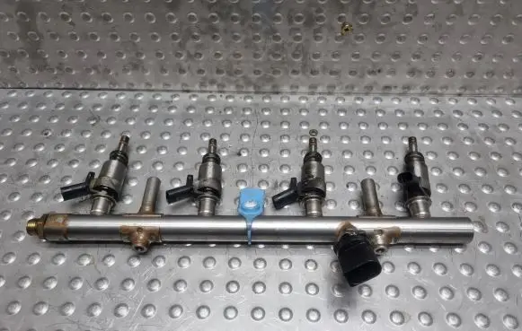 Audi A3 S3 8V Fuel main line pipe 06K133317G 0261500244