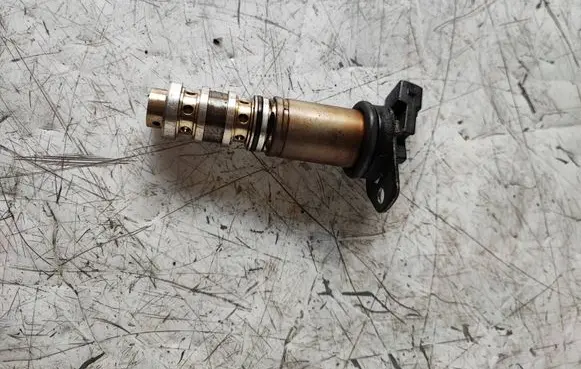 BMW 5 F10 F11 Camshaft vanos timing valve 785619