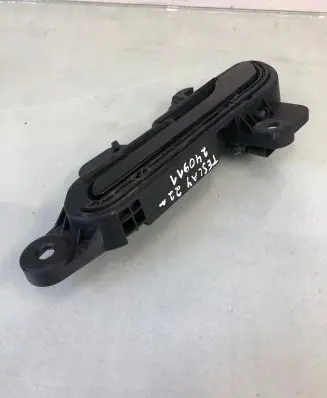 Tesla Model Y Front door exterior handle 1528114-00-D