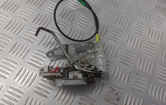Peugeot 107 Front door lock