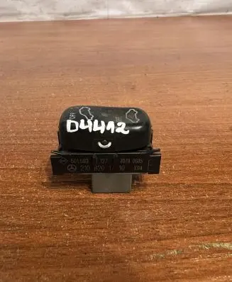 Mercedes-Benz E W210 Other switches/knobs/shifts 2108201710 D4412