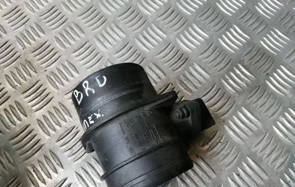 Volkswagen Touran I Mass air flow meter 0281002461 074906461B