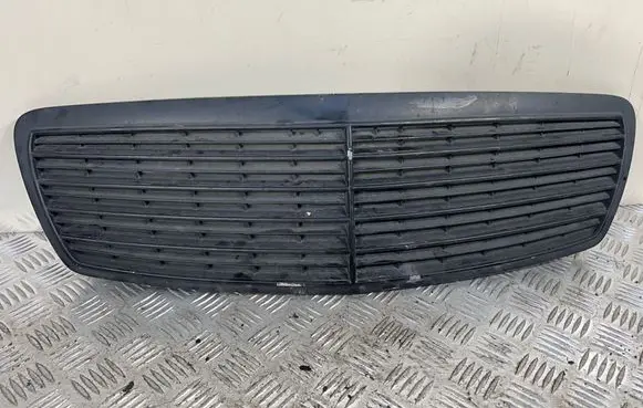 Front bumper upper radiator grill