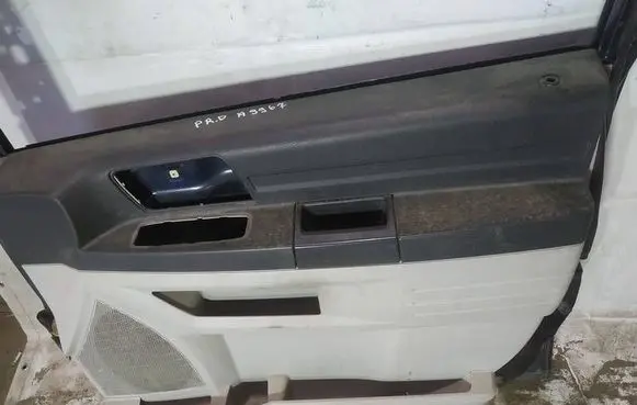 Chrysler Grand Voyager V Front door card panel trim