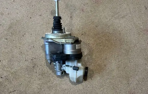 Volkswagen Golf VIII Brake booster 5WB61405AA