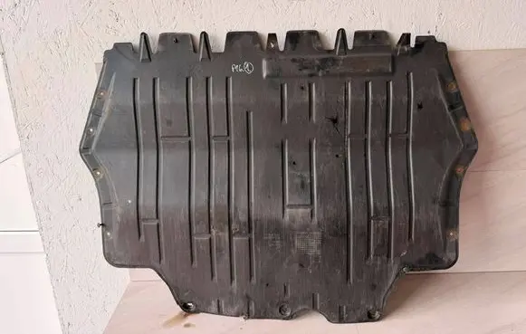 Skoda Yeti (5L) Engine splash shield/under tray 5C0825237