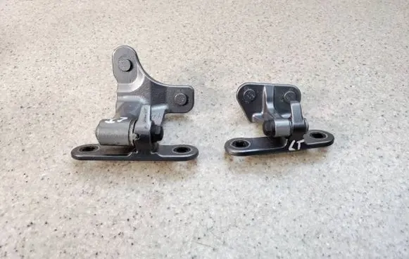Mercedes-Benz CLS C218 X218 Rear door lower hinge