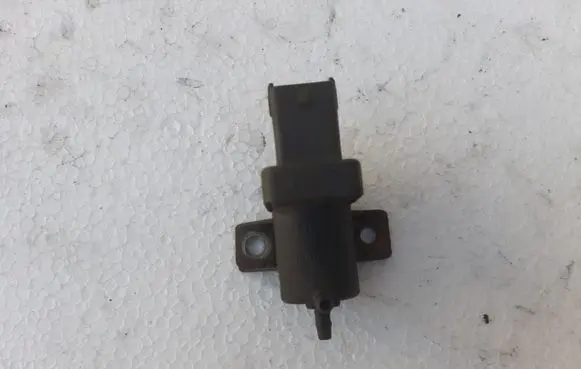 Opel Insignia A Vacuum valve 55566051